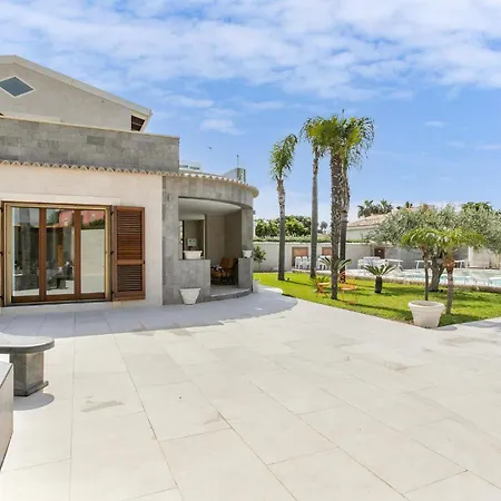 Amazing In Punta Milocca With Kitchen